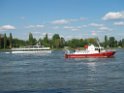 Motor Segelboot mit Motorschaden trieb gegen Alte Liebe bei Koeln Rodenkirchen P049